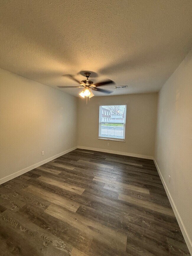 Building Photo - 2715 Center St