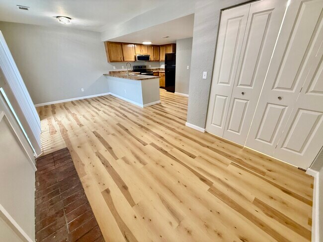 Building Photo - Wesley Dr - 200-210 West