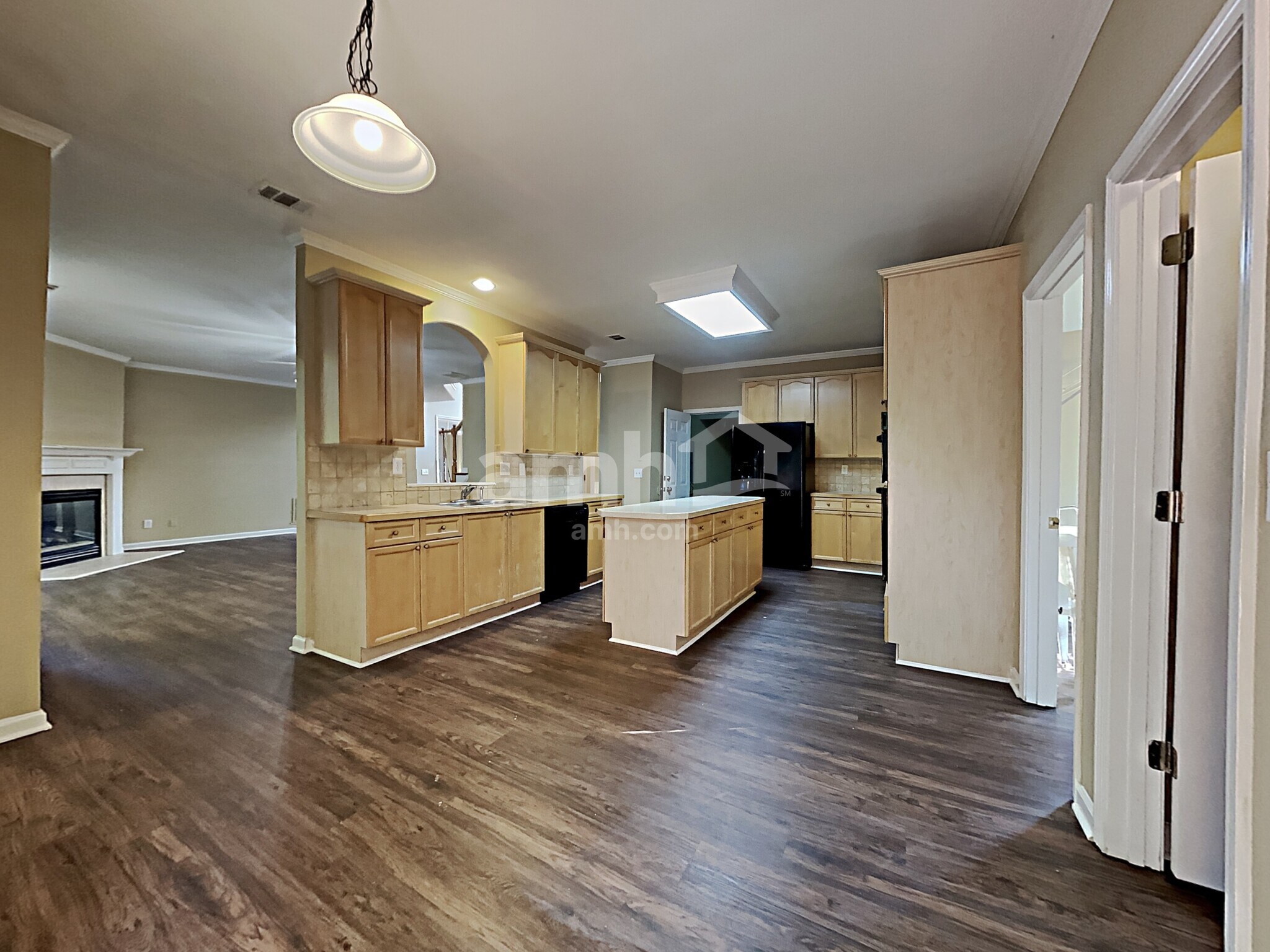 Building Photo - 2079 Sugar Springs Dr