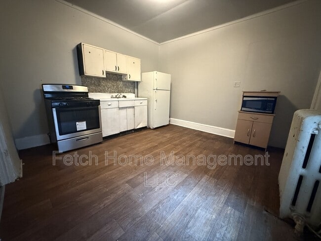 Building Photo - 633 Manor St