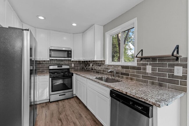 Building Photo - 235 Midland Dr