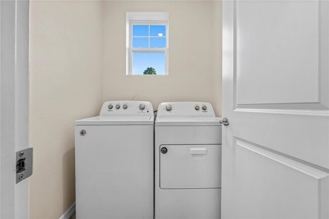 Building Photo - 5260 Sunshine Dr