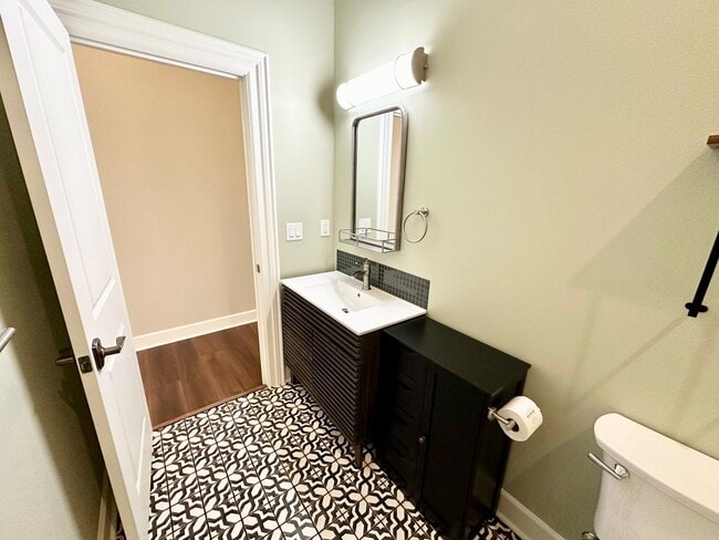 Building Photo - Modern Living with a Touch of Historic Charm