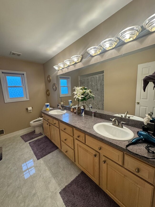 Building Photo - 14466 Doebler Dr