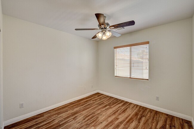 Building Photo - Fully Remodeled 3 Bed/ 2.5 Bath Home For Rent