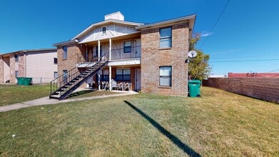 Building Photo - $695 + 2 WEEKS FREE!!!