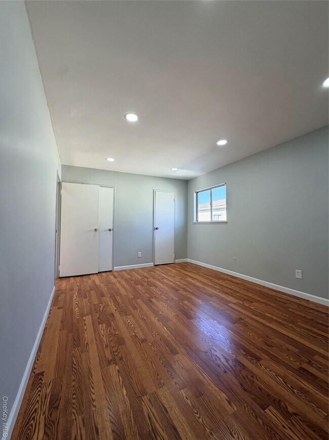 Building Photo - 153-16 110th Rd