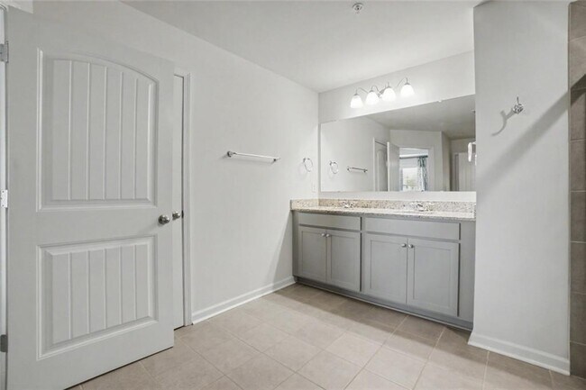 Building Photo - 723 Woodstock Grove Dr