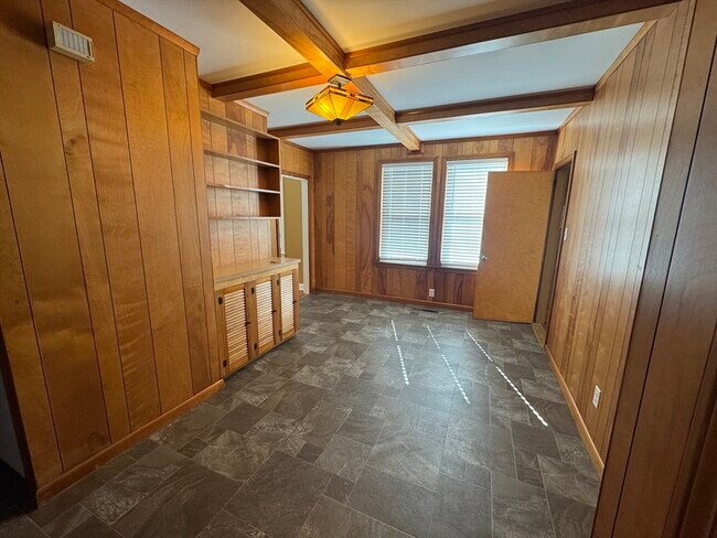 Building Photo - 15 Clara St