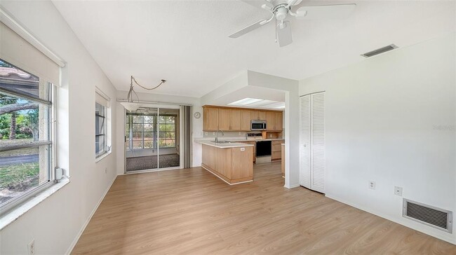 Building Photo - 515 Rousseau Dr