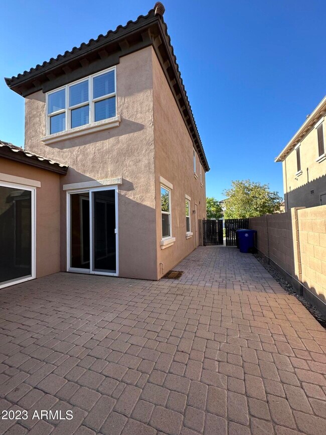 Building Photo - 2251 E Azalea Dr