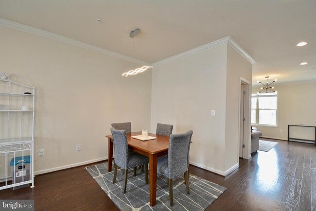 Building Photo - 22305 Broadway Ave