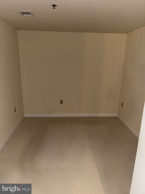 Building Photo - 5750 Bou Ave