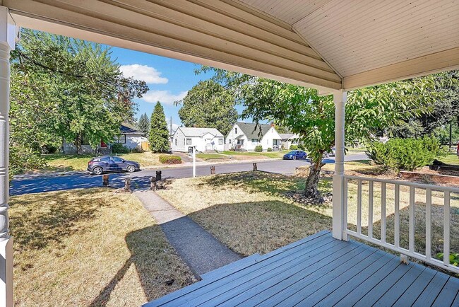 Building Photo - Charming 2 Bed, 1 Bath Rancher w/ Garage!