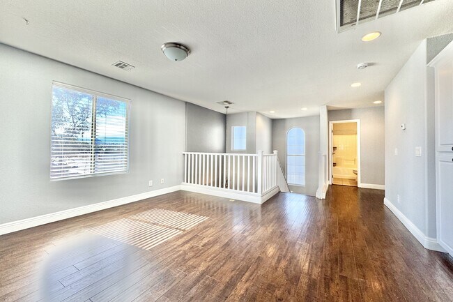 Building Photo - 5033 W Moberly Ave