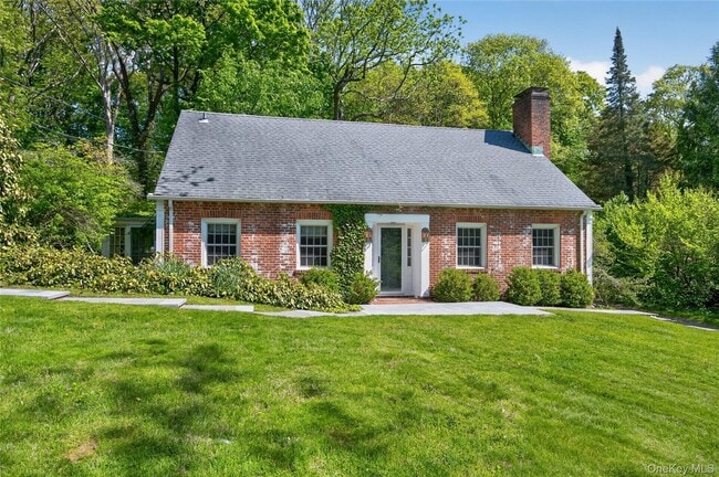 Building Photo - 490 Duck Pond Rd