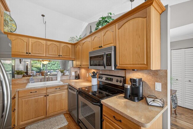 Building Photo - 202 Pinecrest Cir