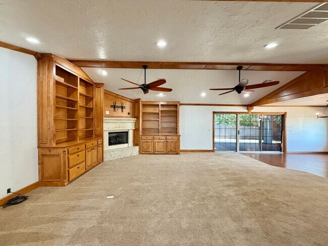 Building Photo - 6933 NW Eisenhower Dr