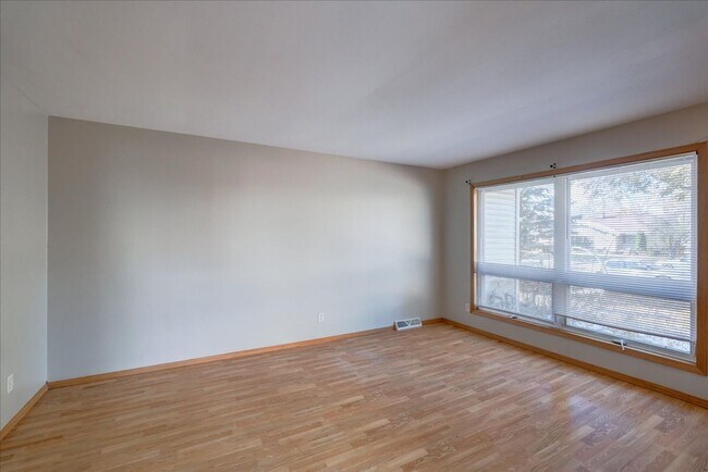 Building Photo - 1309-1311 Prairie Rd