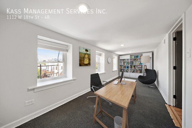 Building Photo - 1112 W 18th St