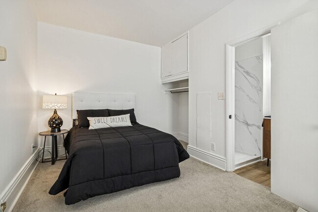 Building Photo - 302 N Church St