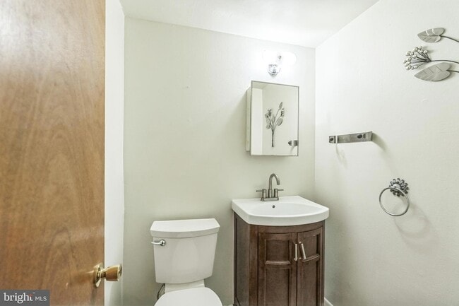 Building Photo - 881 Ronnie Ln
