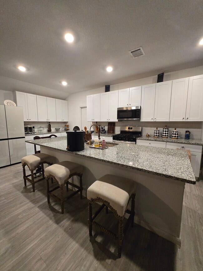 Building Photo - 13323 Savory Pl