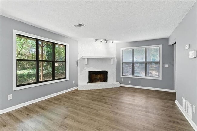 Building Photo - 3009 Hawthorne Pl