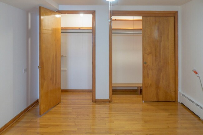 Building Photo - 5520 S Pulaski Rd
