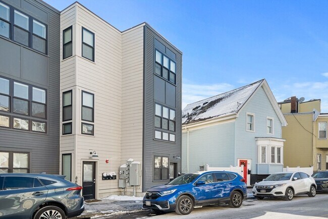 Building Photo - 181 Bennington St