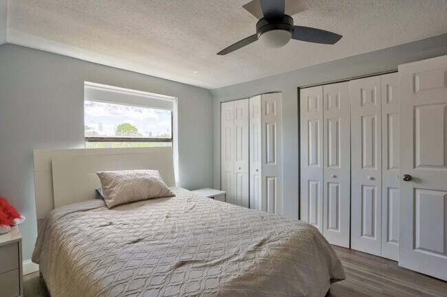 Building Photo - 6052 Lace Wood Cir