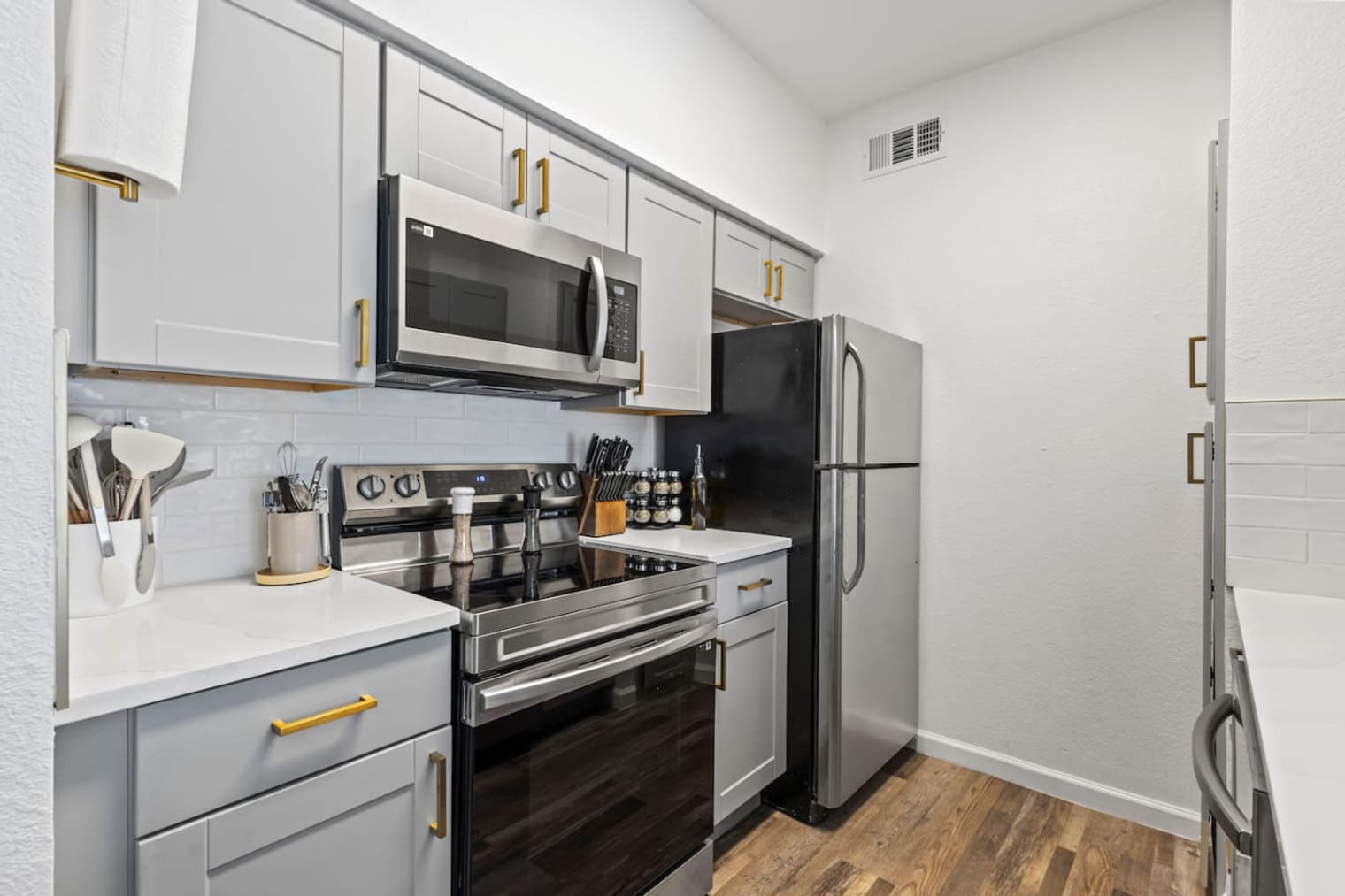 Building Photo - 2929 Kings Rd