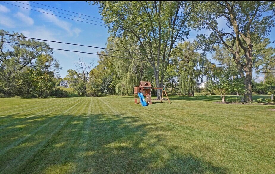 Building Photo - 4685 N 150th St