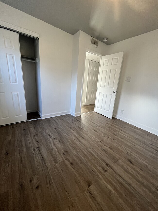 Building Photo - 715 St Barbara Ln