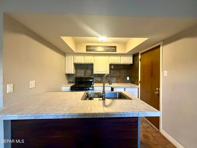 Building Photo - 11105 La Quinta Pl