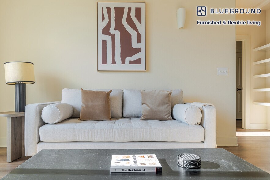 Building Photo - 3100 Esperanza Crossing