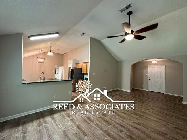 Building Photo - 3 Bedroom Near Gallaway, TN