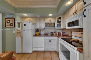 Building Photo - 3050 NE 48th Ct
