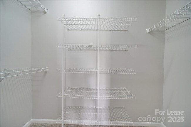 Building Photo - 120 Lantana Dr