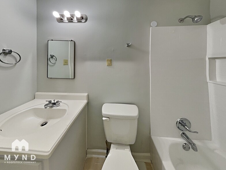 Building Photo - 4100 Navaho Ave