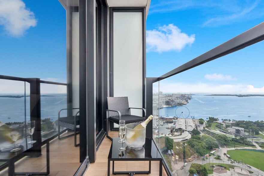 Building Photo - 398 NE 5th St