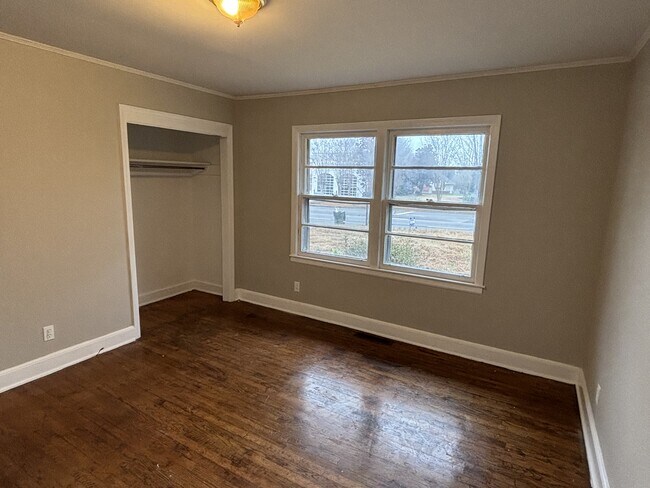 Building Photo - 917 Cherry Rd