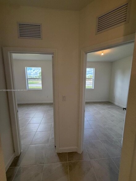 Building Photo - 2942 SE 23rd Ave