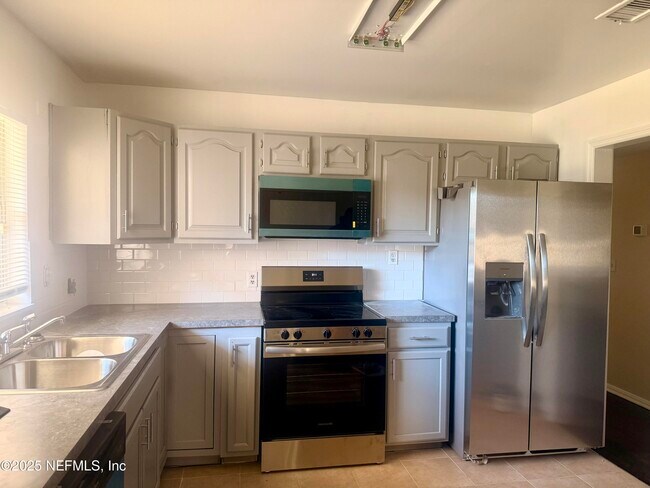 Building Photo - 6316 Mercado Dr