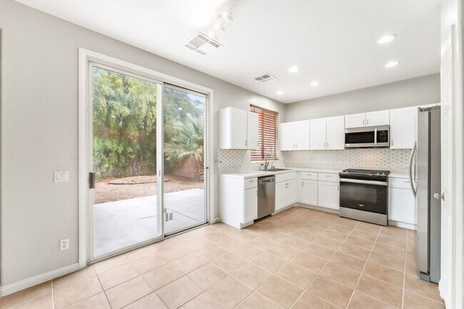 Building Photo - SUMMERLIN HOME, 3 BEDROOMS, LARGE BACKYARD, MINUTES FROM DOWNTOWN SUMMERLIN