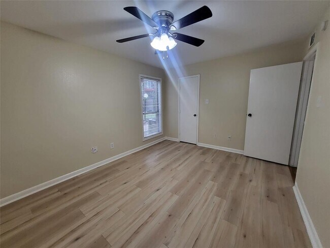 Building Photo - 12955 Woodforest Blvd