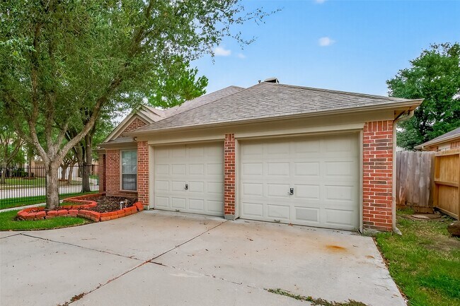 Building Photo - 17603 Burkhart Ridge Dr