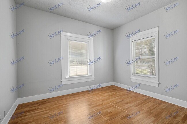 Building Photo - 419 N Grand Ave