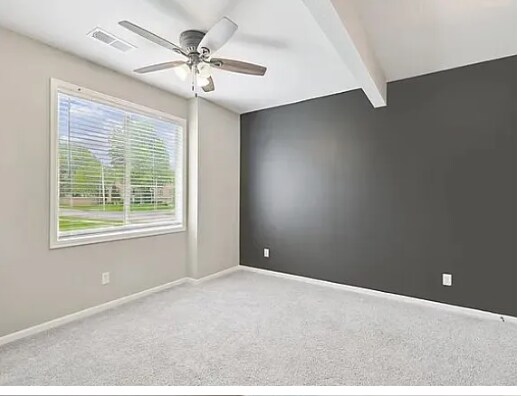 Building Photo - 1301 NE Country Ln