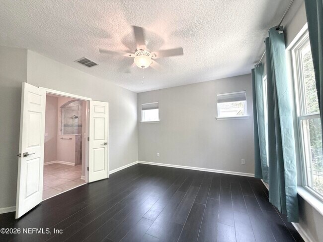 Building Photo - 197 Spring Park Ave